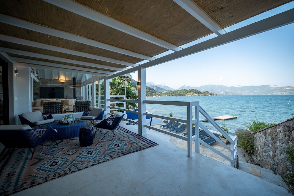 Angra - Mombaça | Mansão Espetacular Beira-Mar, 7 Suites - por Casapē Rio