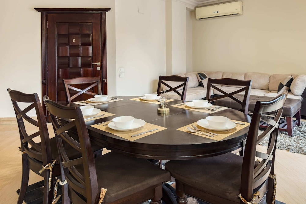 Xuru Stays I The Luxe Loft 2bdr Apt. @ Maadi