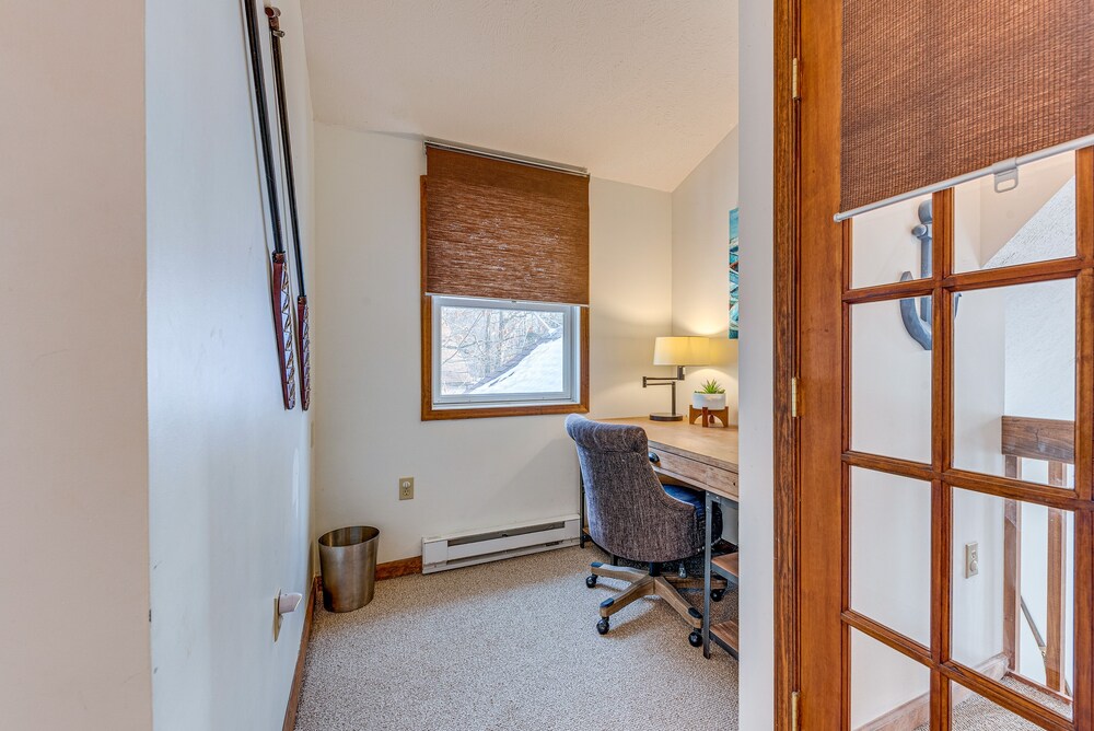 Poconos Hideaway in Arrowhead Lake w/ Game Room! view 5