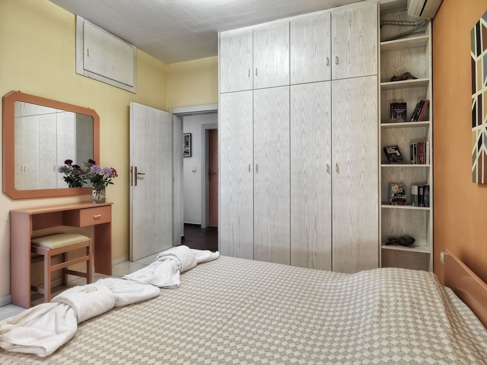 Elia Apartments