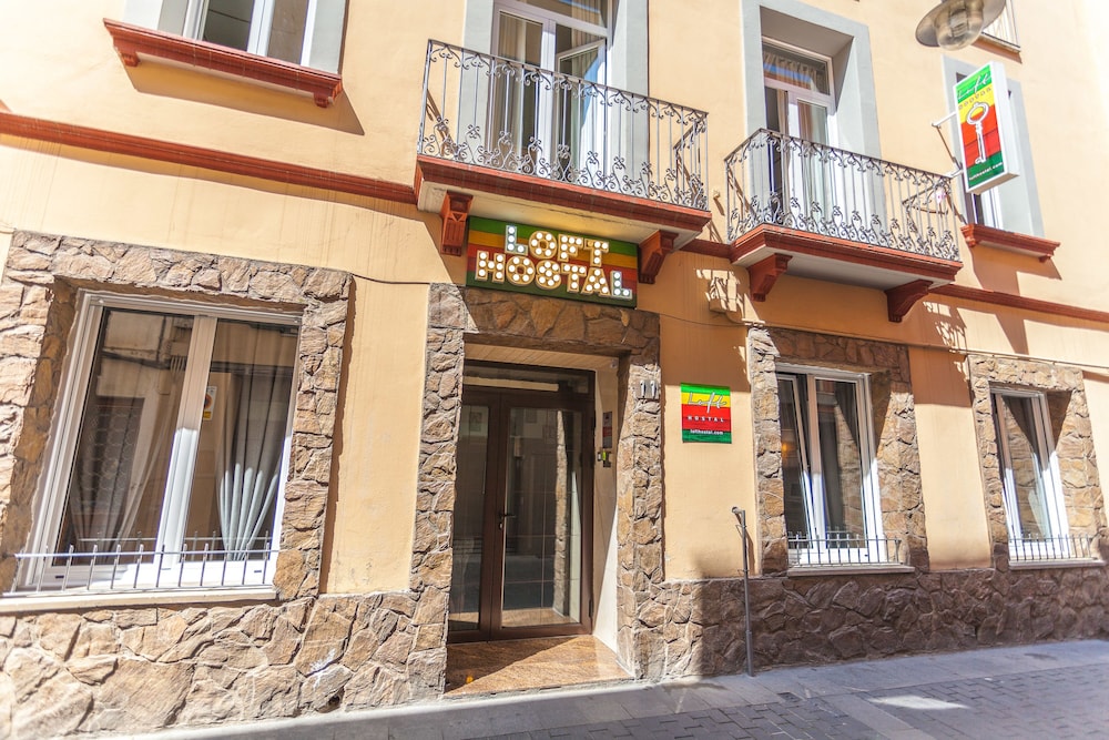 LOFT HOSTAL Group 127