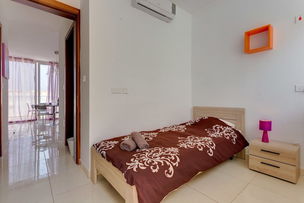 Modern Penthouse in the Heart of Saint Julian's photo 3