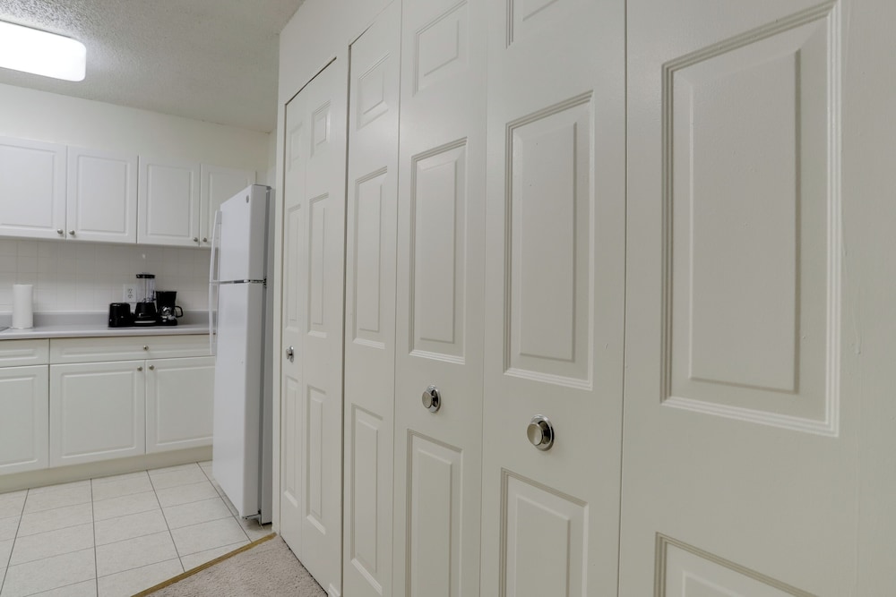 Modern Apt Near Airport & Metro