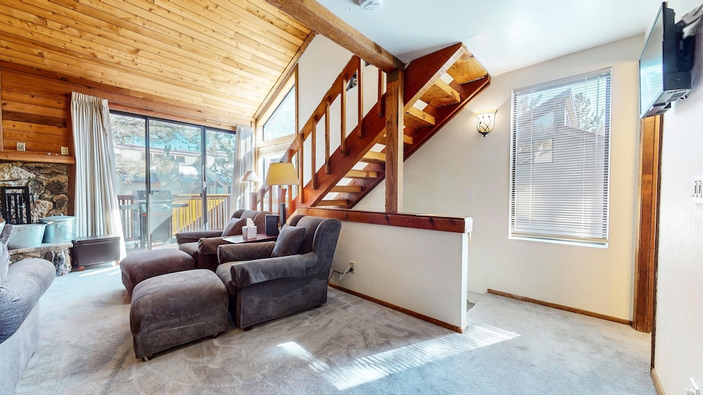 Mammoth Sierra Townhomes #38 3 Bedroom Condo