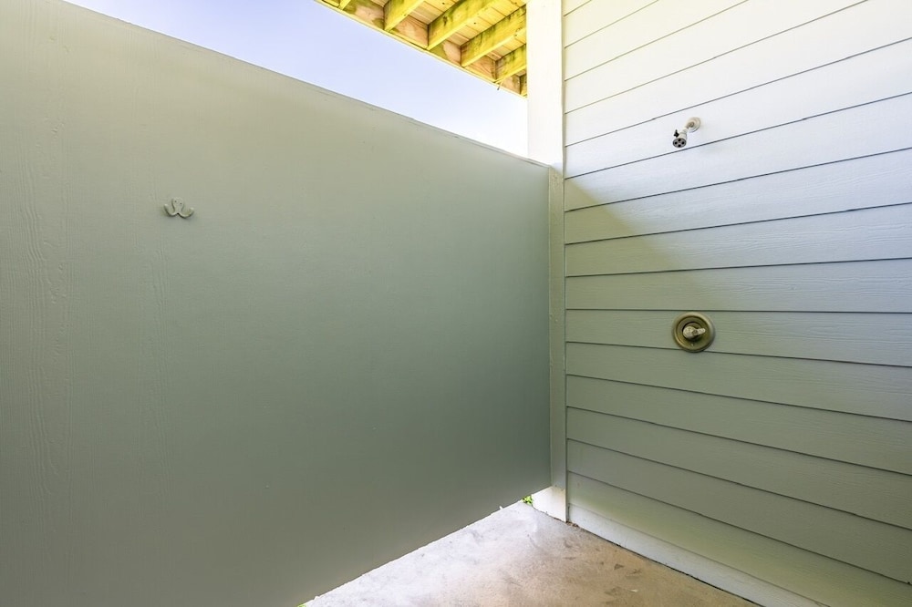 Happy Hours 4 Bedroom Home