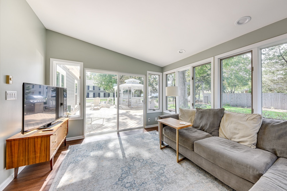 Charming Racine Home - Walk to Lake Michigan! - Property Image 17