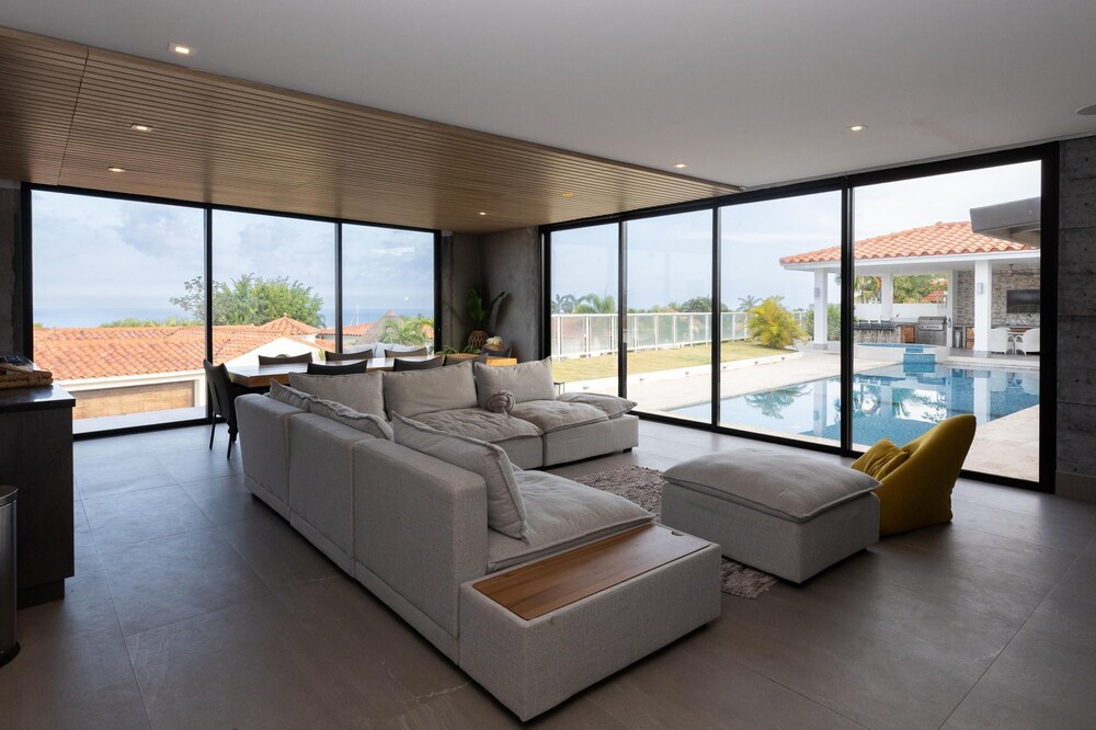 The Wow House by Acomodo