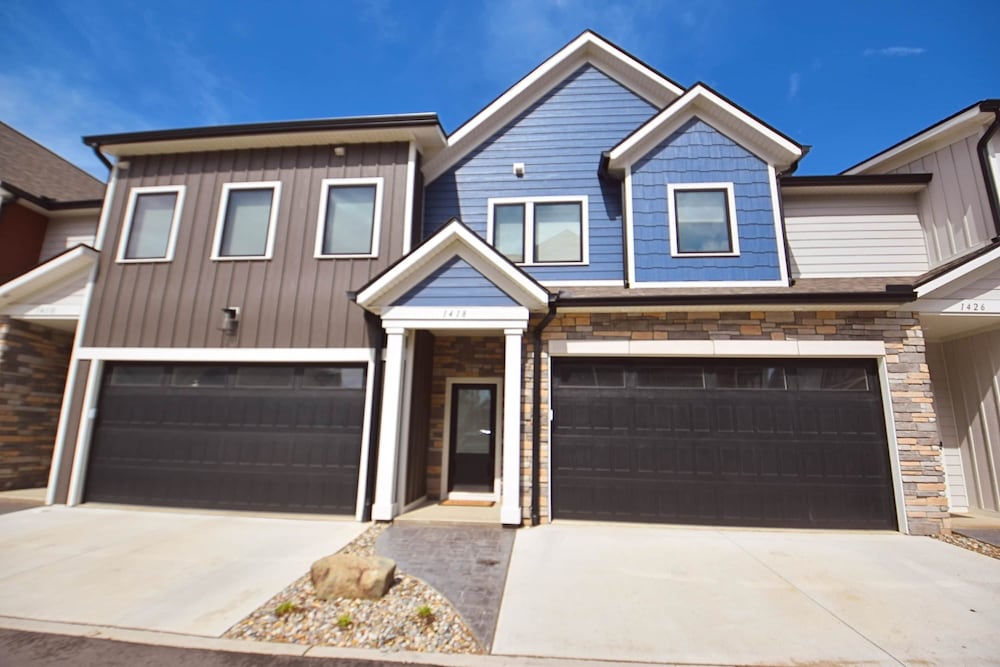 Brand New Luxury Townhouse Steps To Notre Dame Fire Place Fire pit 1418
