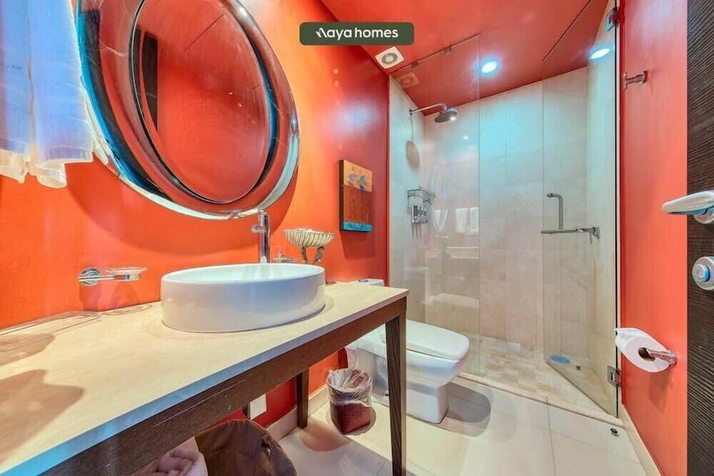 Oceanview 3BR Apt With Beach Access - Pools - Gym