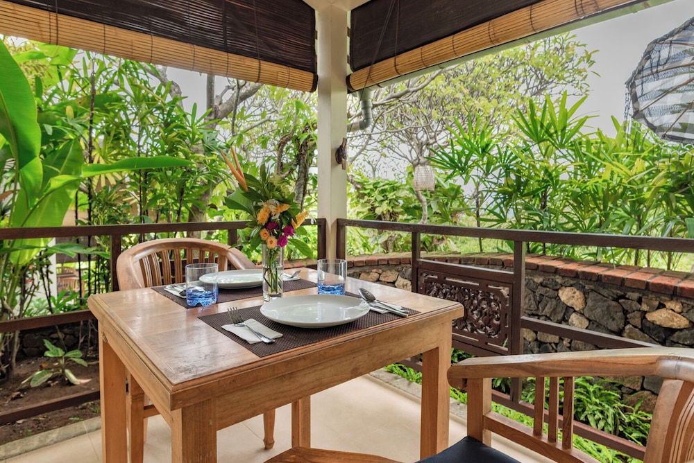 Alamanda Lovina Resort