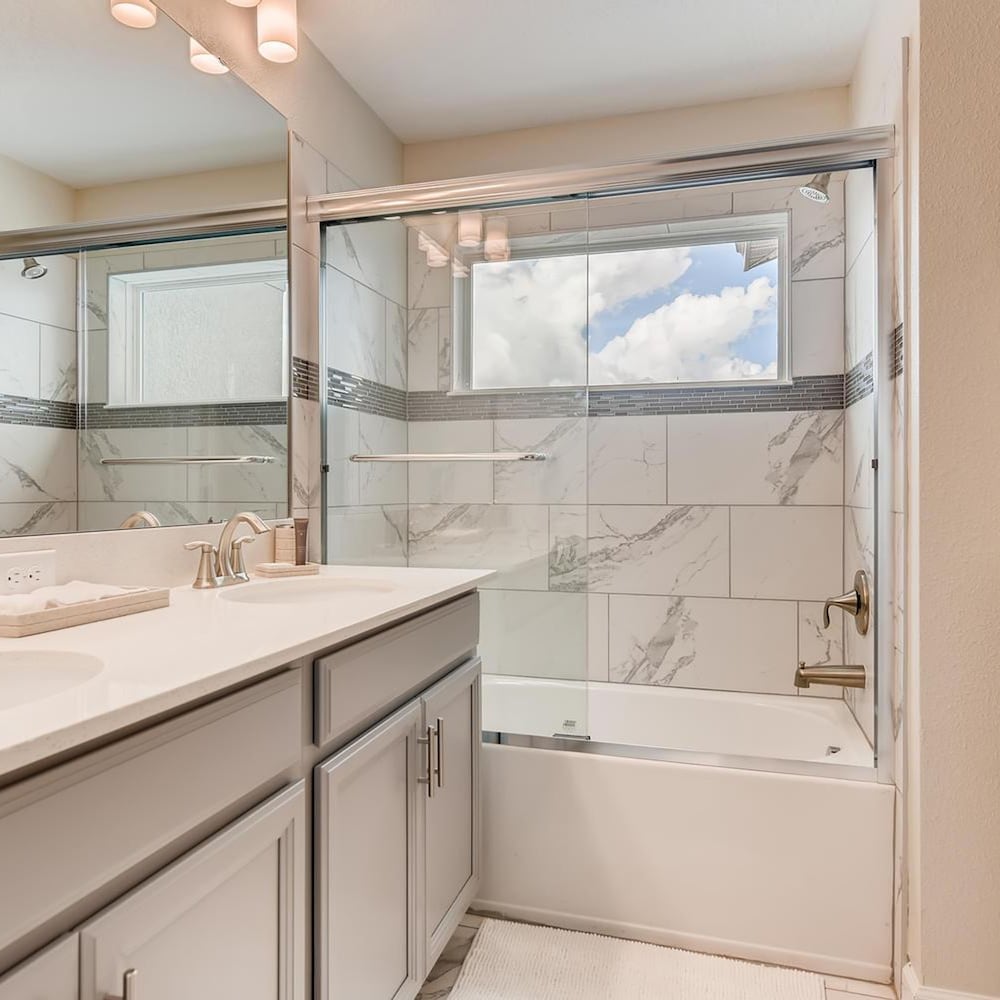 408 OC - Luxe 4BR Townhome Private Pool 11 Guests - Image 2