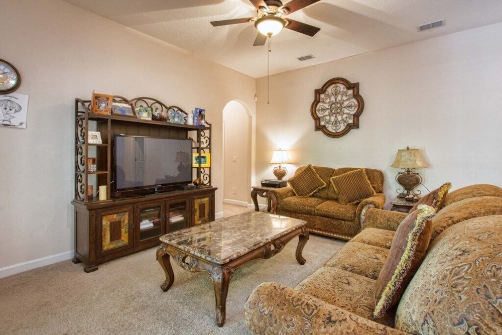 Calabria 4 Bedrooms With Pool 3400cl 4 Home by Redawning - Image 5