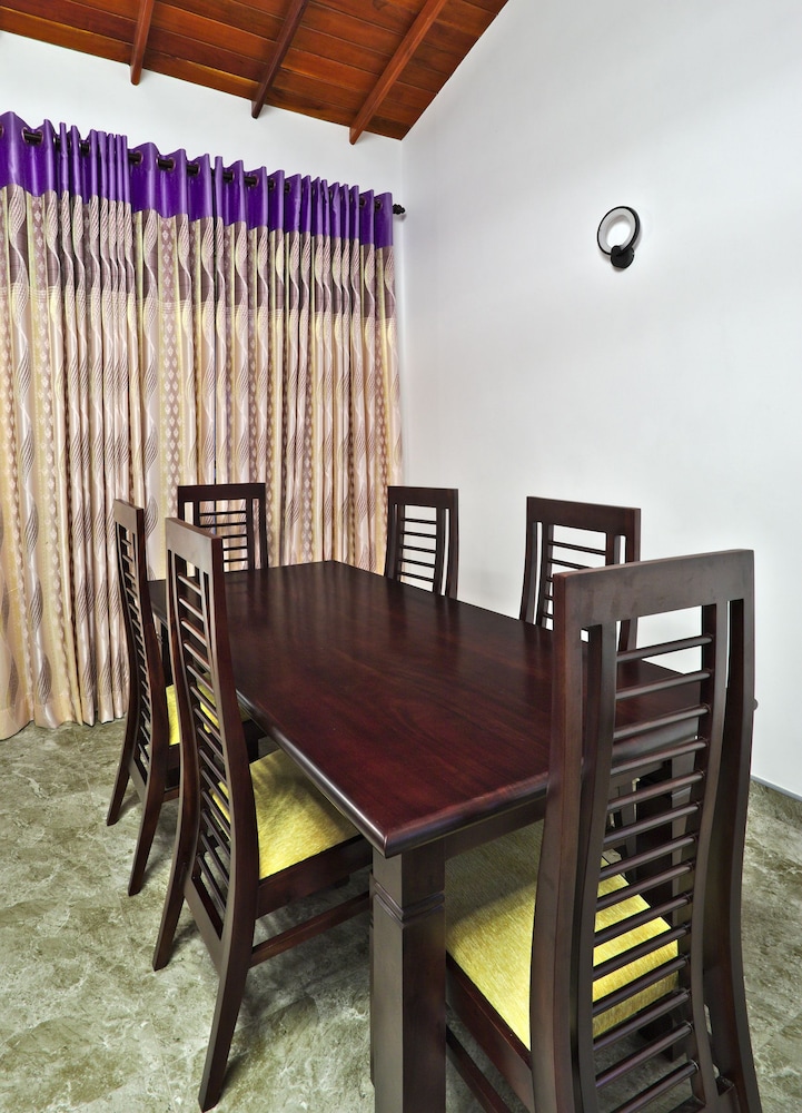 Kandyan Bluestar Villa