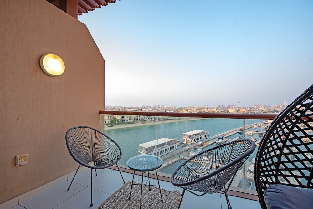 Tranquil Studio With Unmatched Ocean Views in Palm