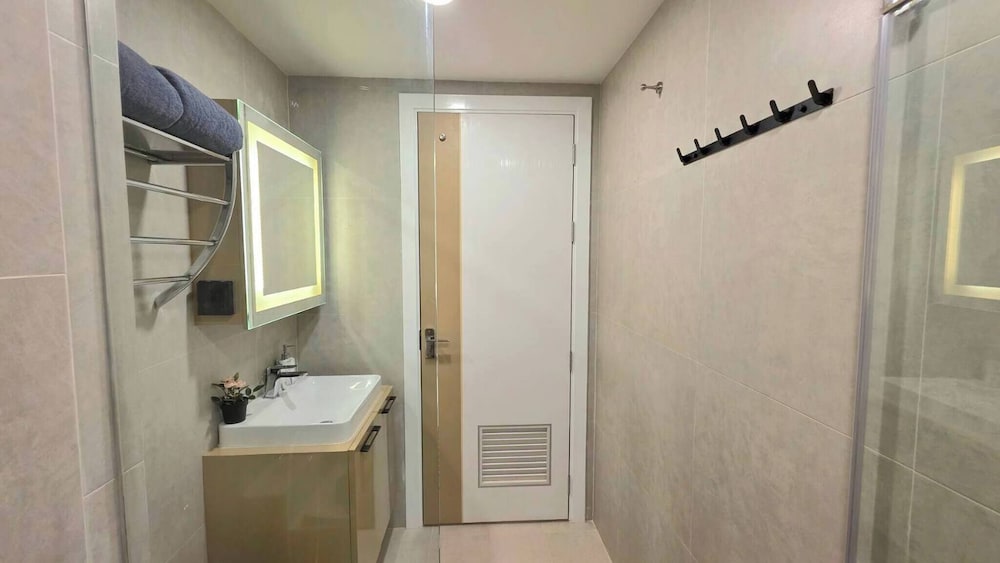Room-a302 - 1 Bdr Condo With Sea View, A