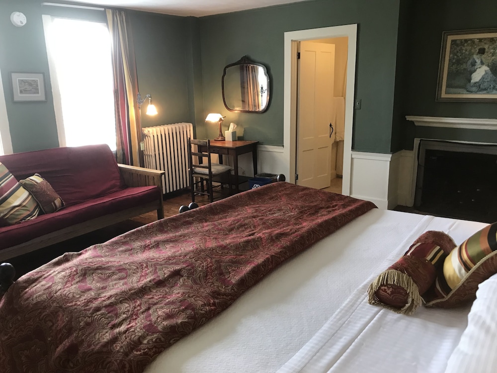 Colonel Williams Inn