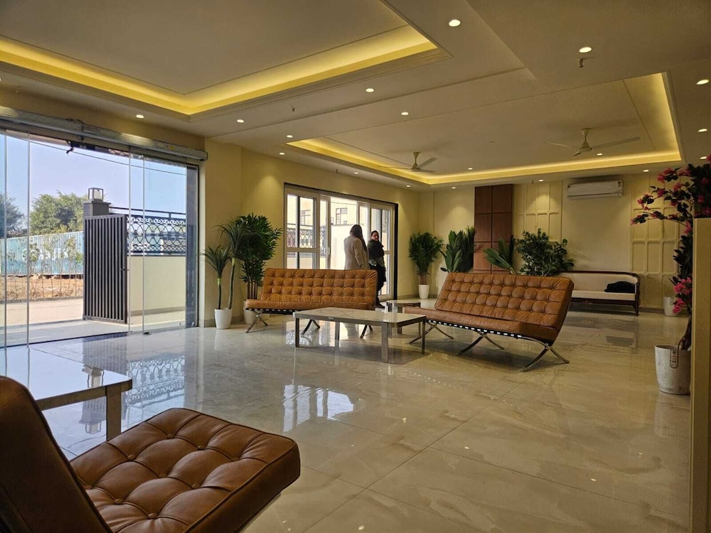 Hotel Dwellr