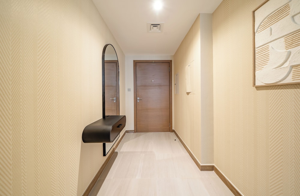 Impressive 2BR Apt with Premium