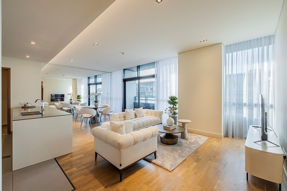 Cozy & Large 1BR Citywalk Building 7