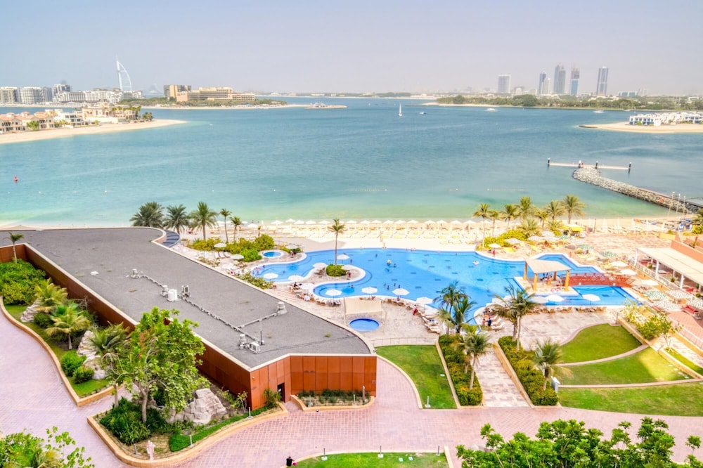 Splendid Sea View Apartment on Palm Jumeirah
