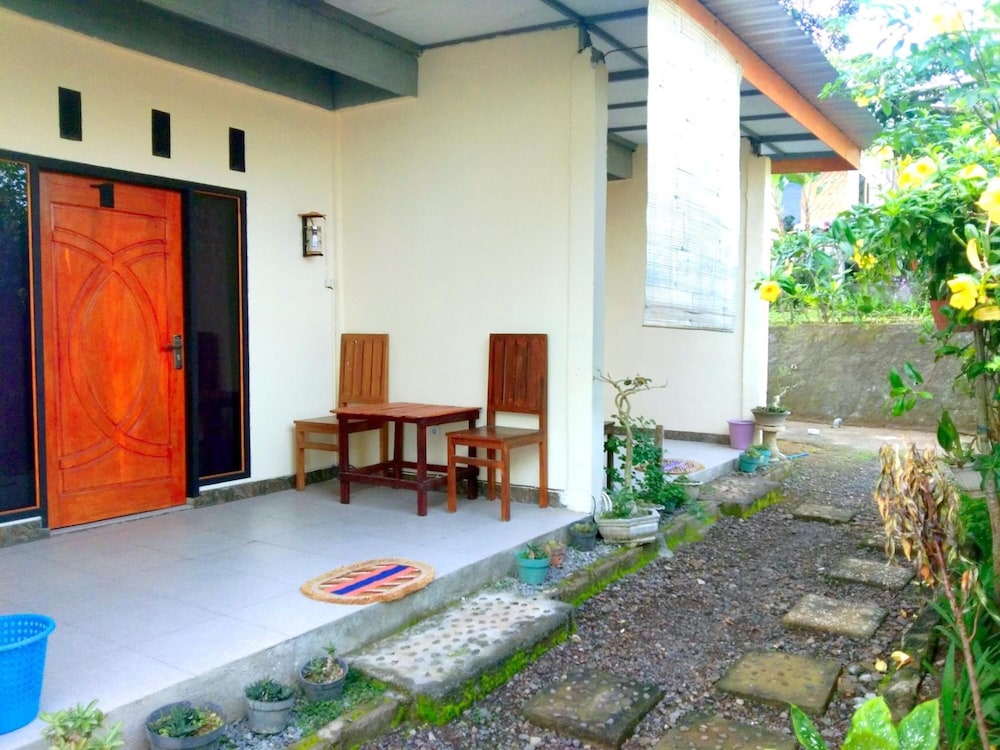 Angin Mamiri Rinjani Cottages And Resto view 5