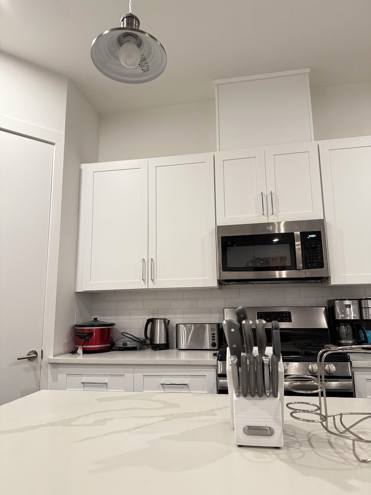 Luxury 3BR for Families Nurses and Group