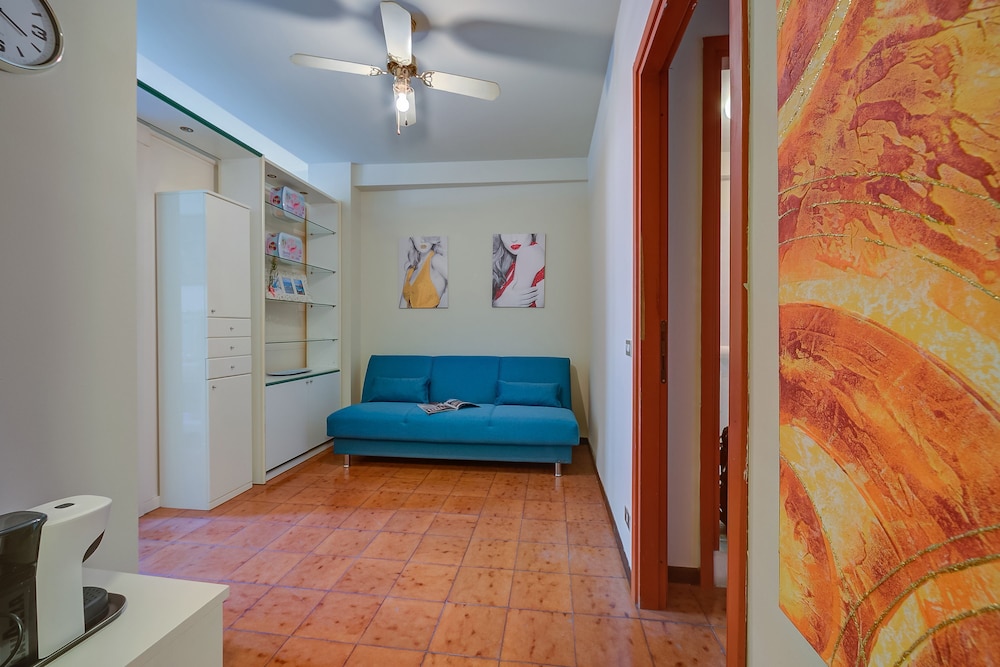 Amely Apartment in Gardone Riviera view 2
