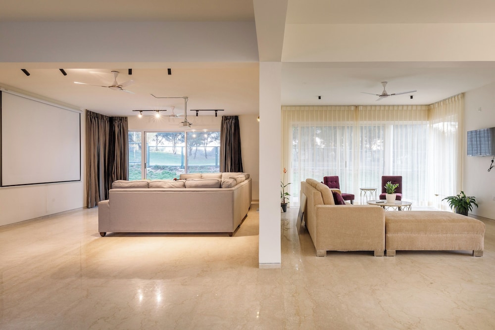 Golf View Home by Stayjade