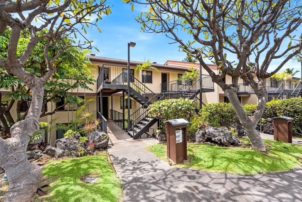 Fully Air-conditioned - Updated Top Floor Including Loft - Ocean Views - Vrkcv