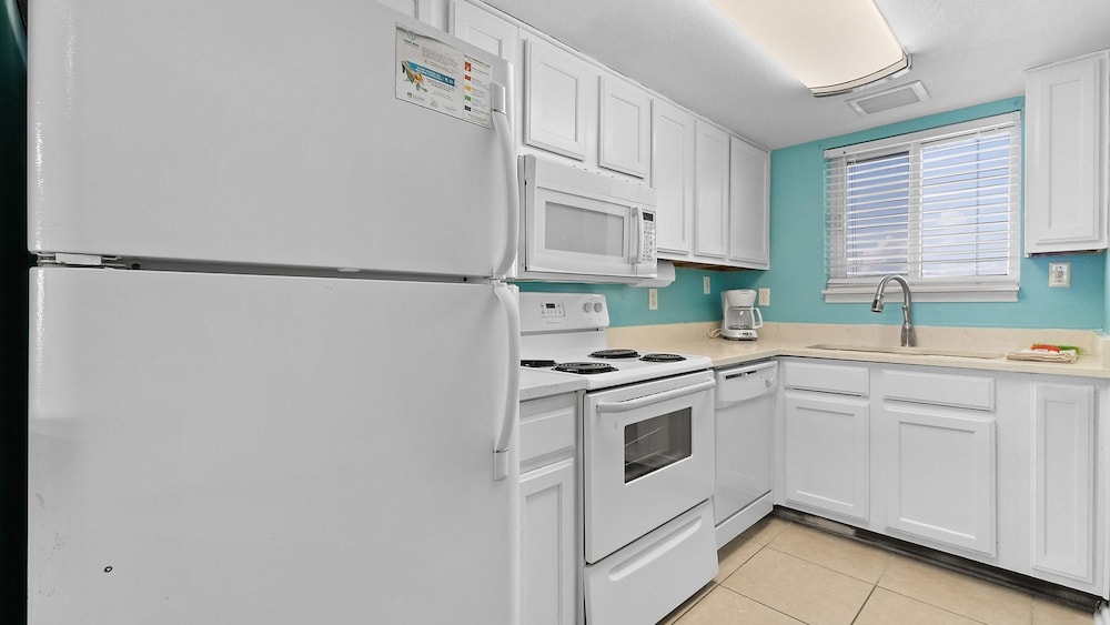 Driftwood Towers #4E by Southern Vacation Rentals