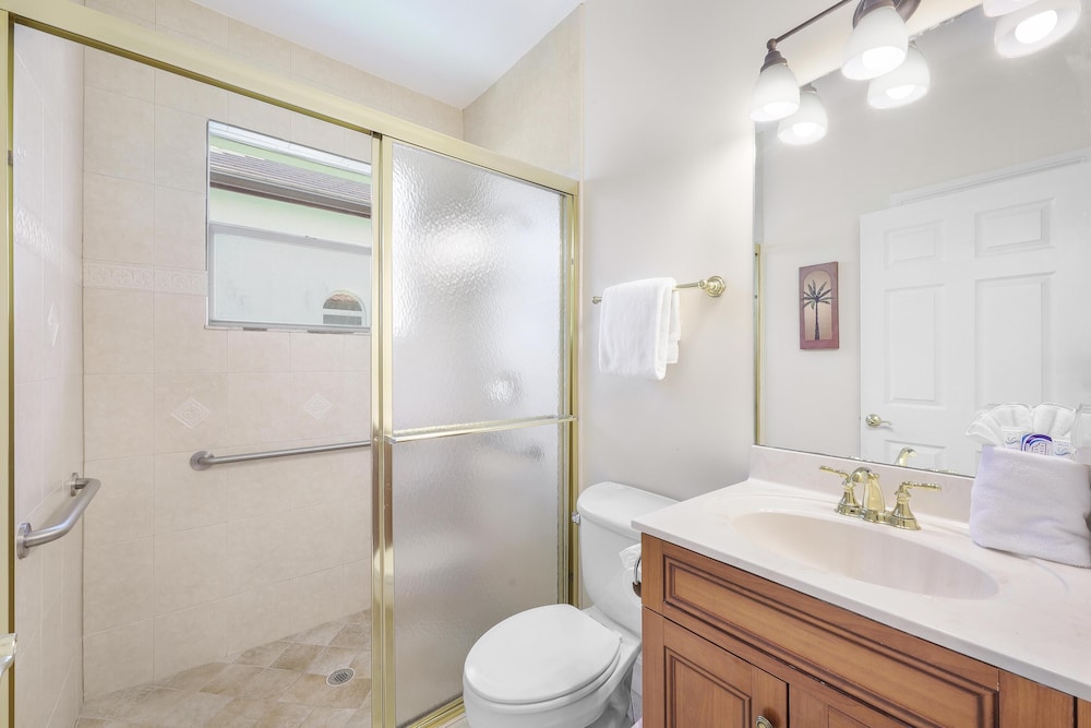 Pet-friendly Waterfront Home Near Beach With Pool view 5