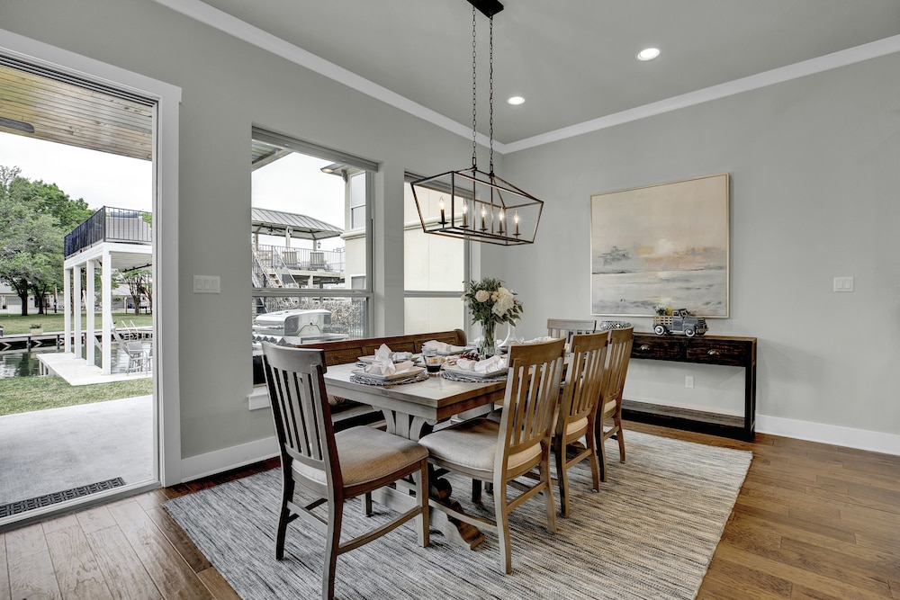 Stunning Luxury Home on Lake Lbj! - Property Image 2