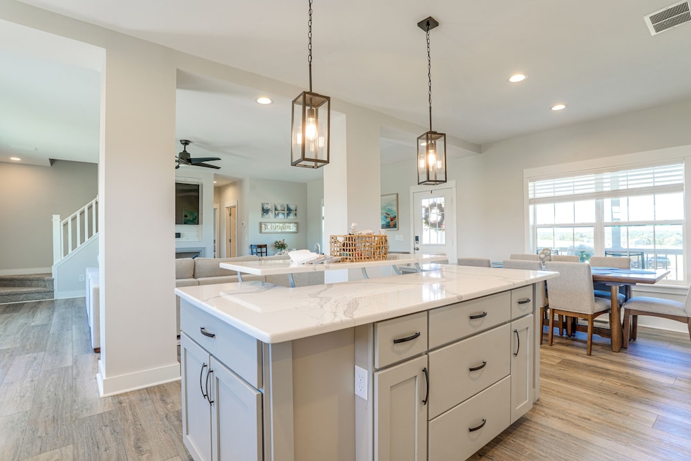 5 Mi to Lake Anna State Park: Modern Family Home!