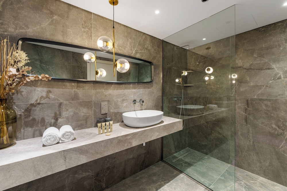 Maison Privee - Blissful Living w/ Dubai Marina Waterfront Views