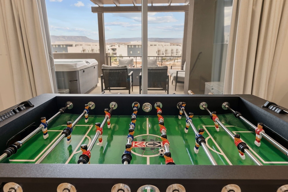 Adventure Central At Desert Color 6 Bedroom Townhouse