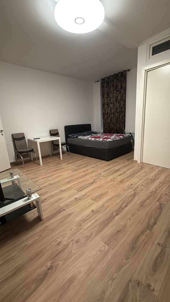 Cozy 1BR Apt with Lounge Central Vienna