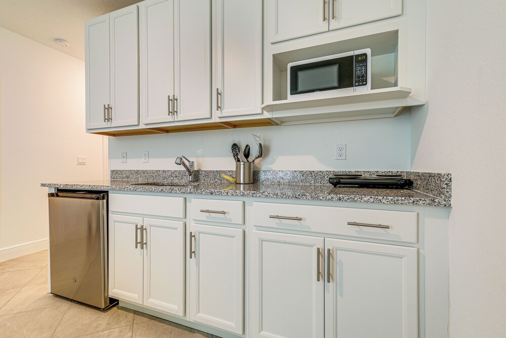 Beach-hop & Golf! Port St Lucie Apt w/ Shared Yard