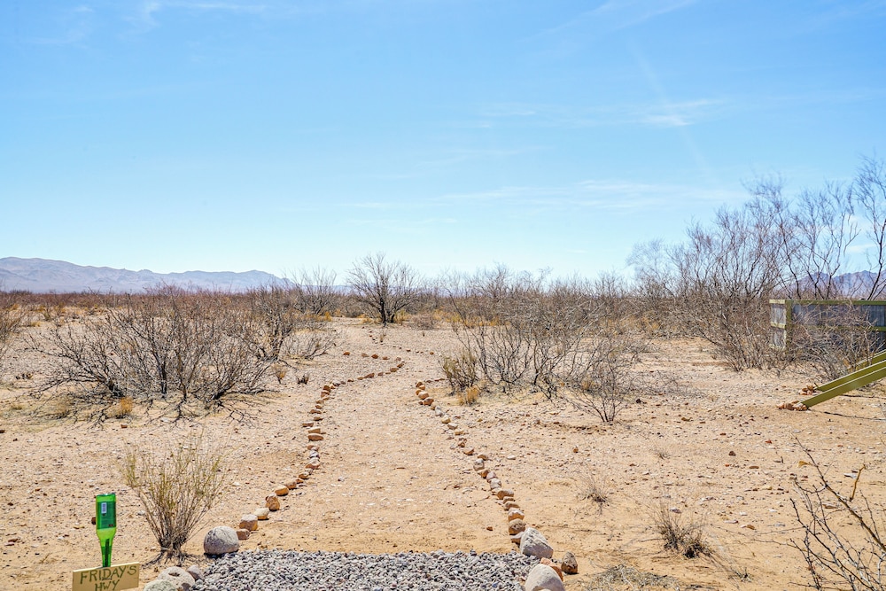 Tiny Home Studio: New Mexico Nature Retreat!