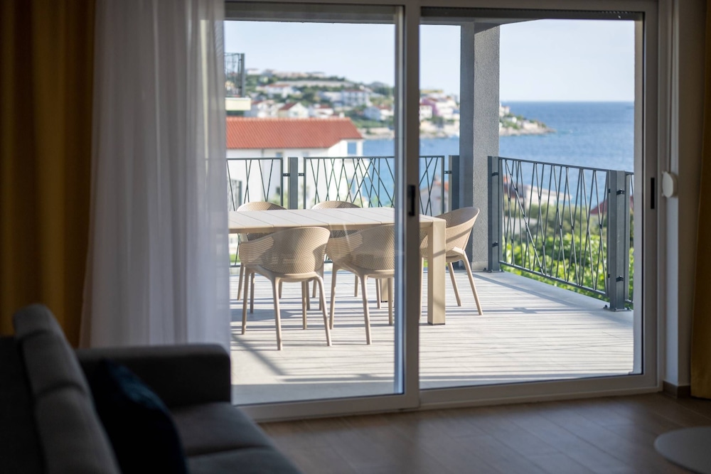 Luxury Living at Horizon Retreat