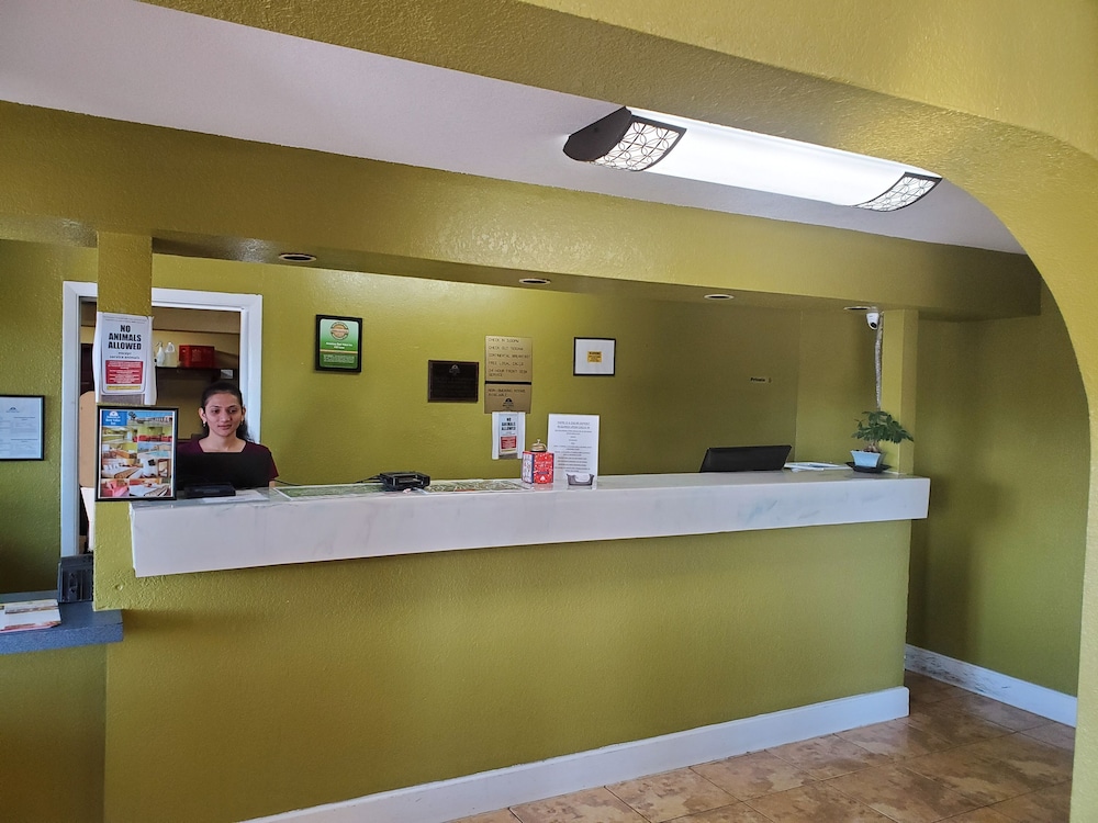 Americas Best Value Inn AT&T Center - Image 4