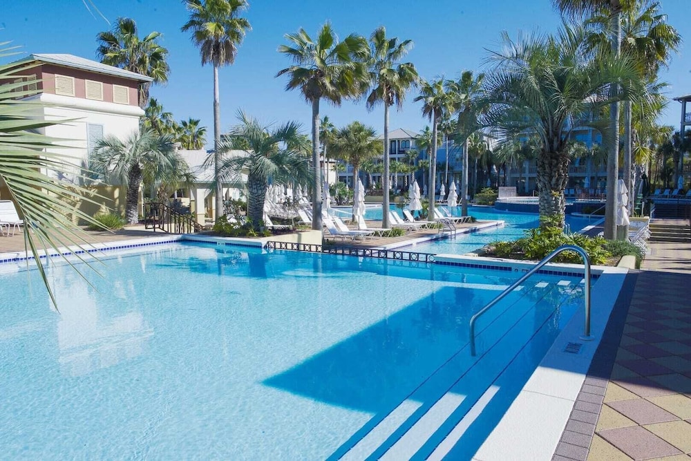 Walk to Seacrest Beach, Resort Pool Modern 3bdr Free Wheelin by Avantstay