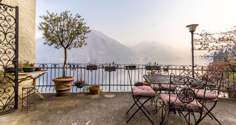 JOIVY Villa Anna Como Lake