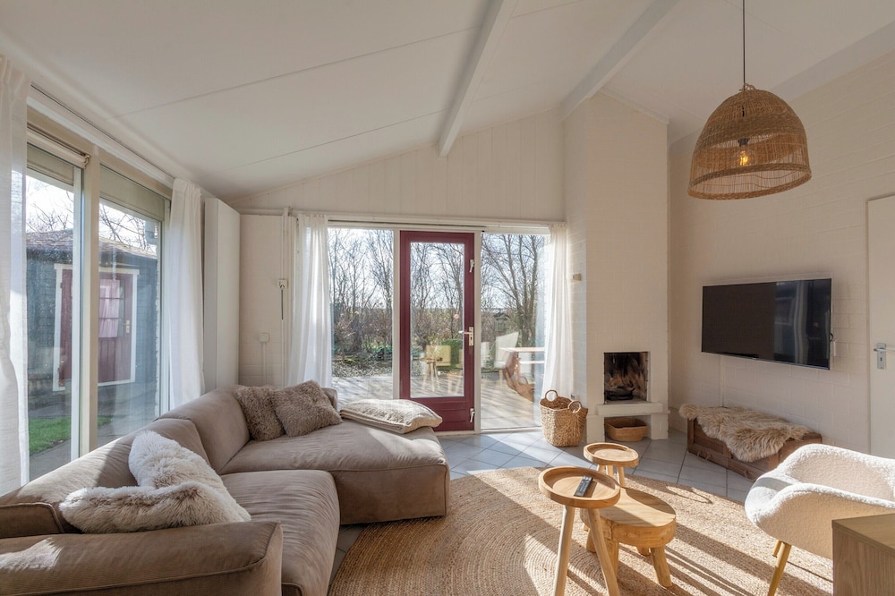Holiday Home in Park De Watersnip Near Beach