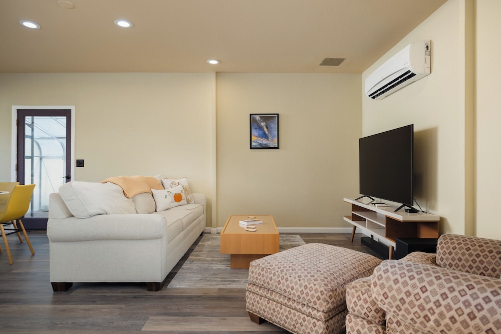 Smith Rock Base Camp Sleeps 6!