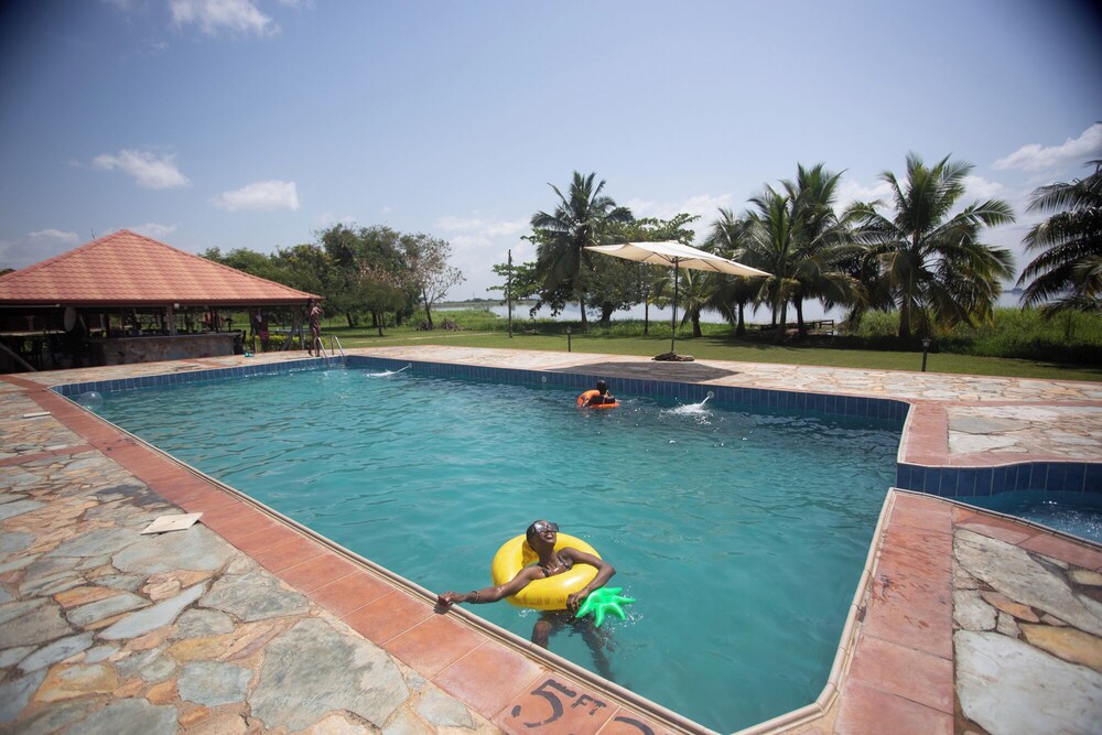 Mekandi Riverside Resort