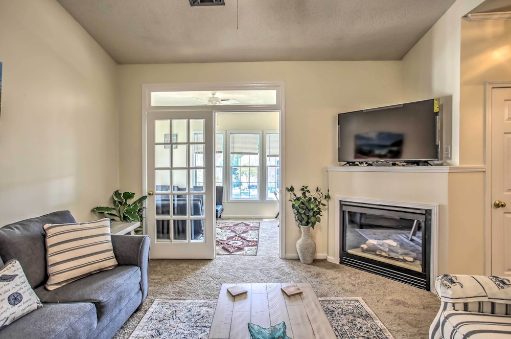 1 Mi to Coast: Myrtle Beach Condo w/ Pool Access! view 3