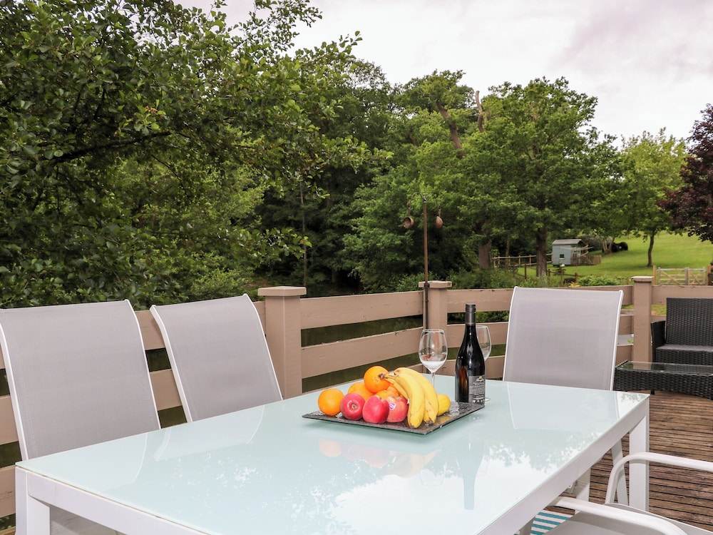 Crawley Vacations - Miswells Cottages - Lake View - Property Image 7