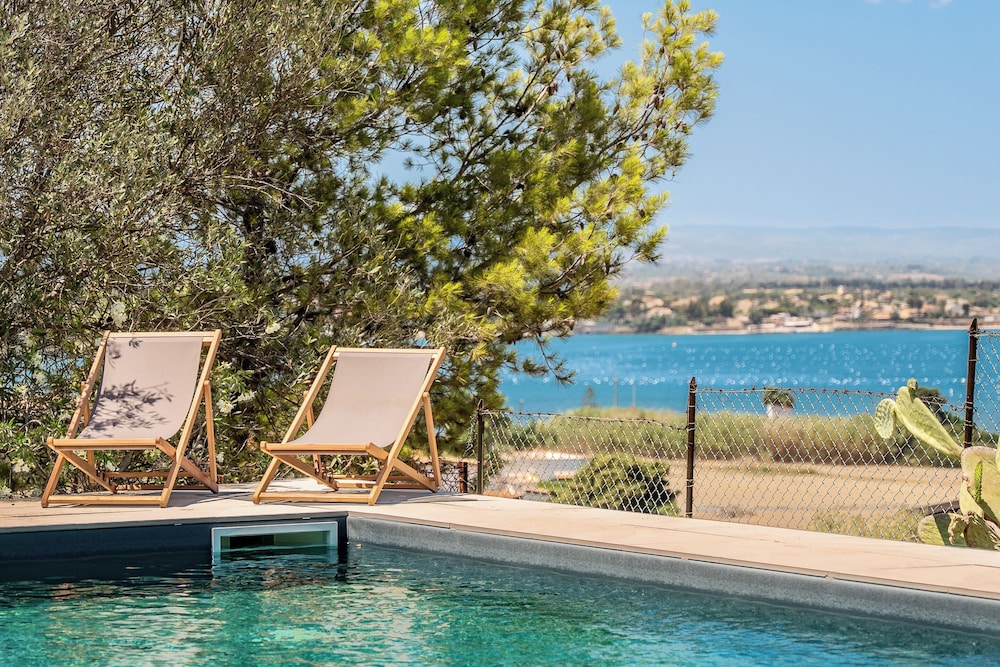 Galatea e Giardino delle Esperidi apartments with pool by Wonderful Italy