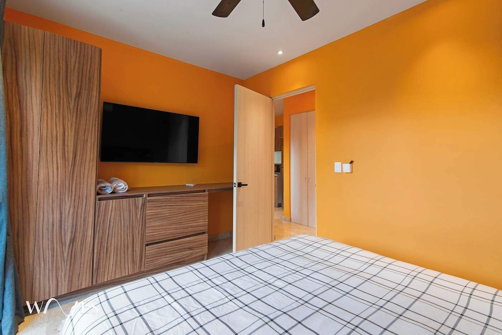 1 Br. LX Amenities Prime Location