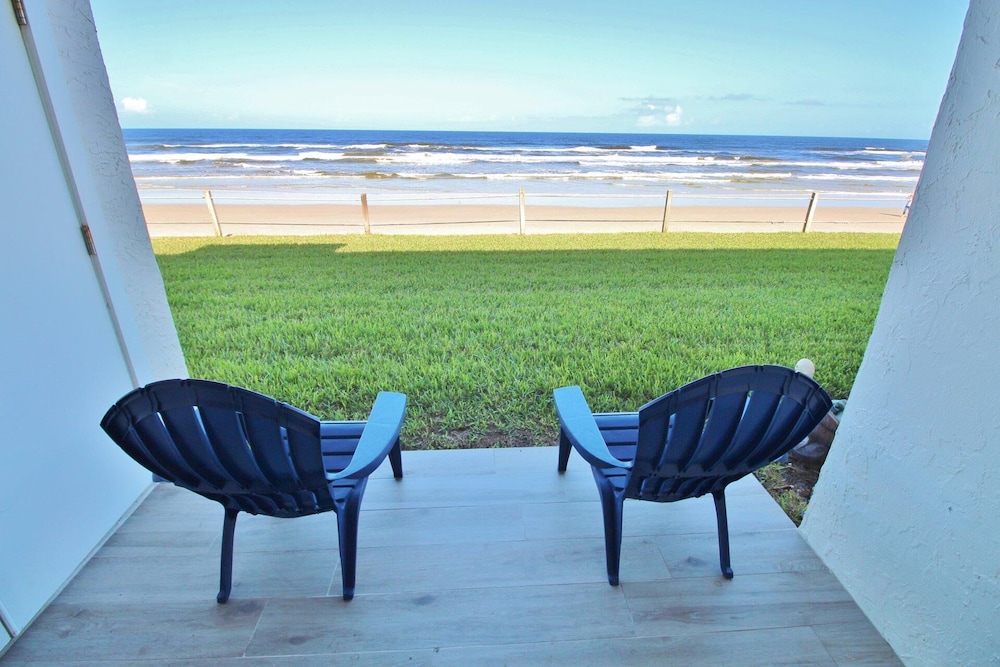 Colony Beach Club 126